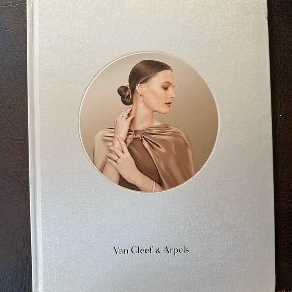 Van cleef & arpels coffee table book new - Picture 1 of 3